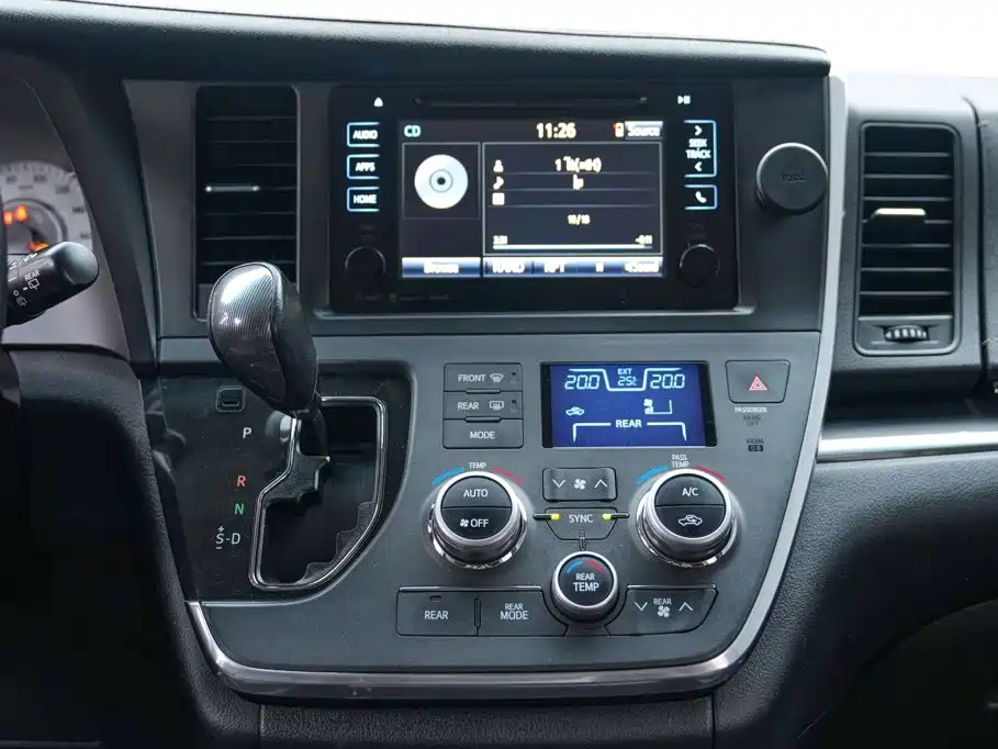 Toyota Sienna — миниатюра 10