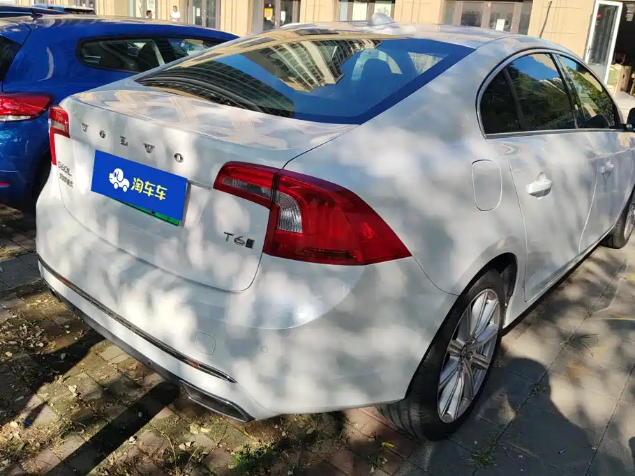 Volvo S60 PHEV — миниатюра 3