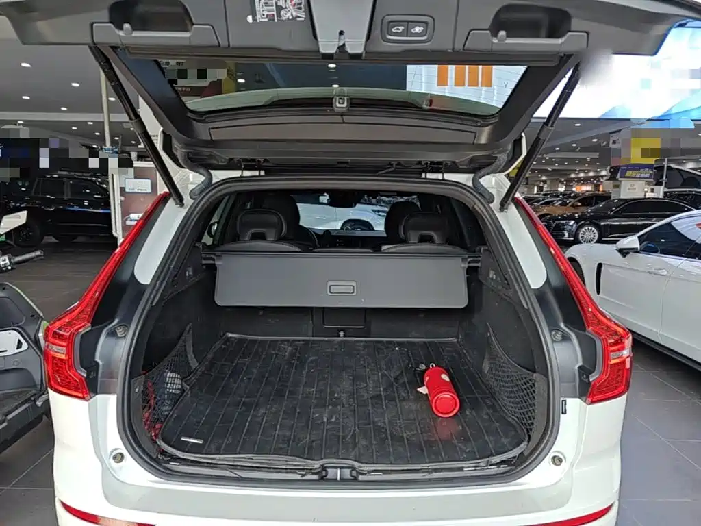 Volvo XC60 PHEV — миниатюра 19