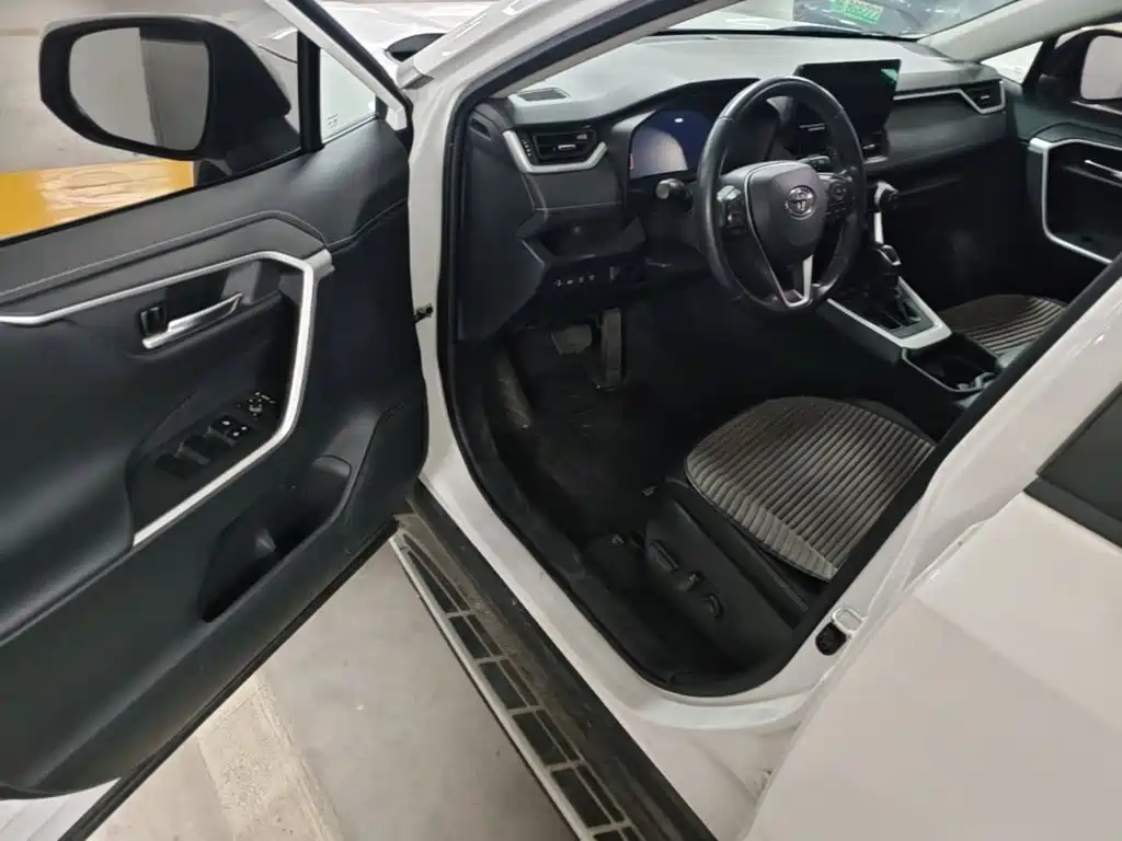 Toyota RAV4 — миниатюра 16