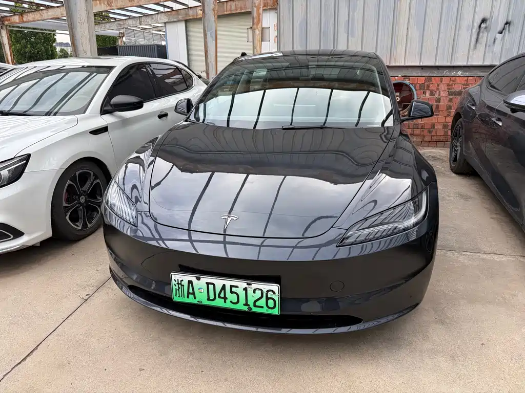 Tesla Model 3 — миниатюра 2