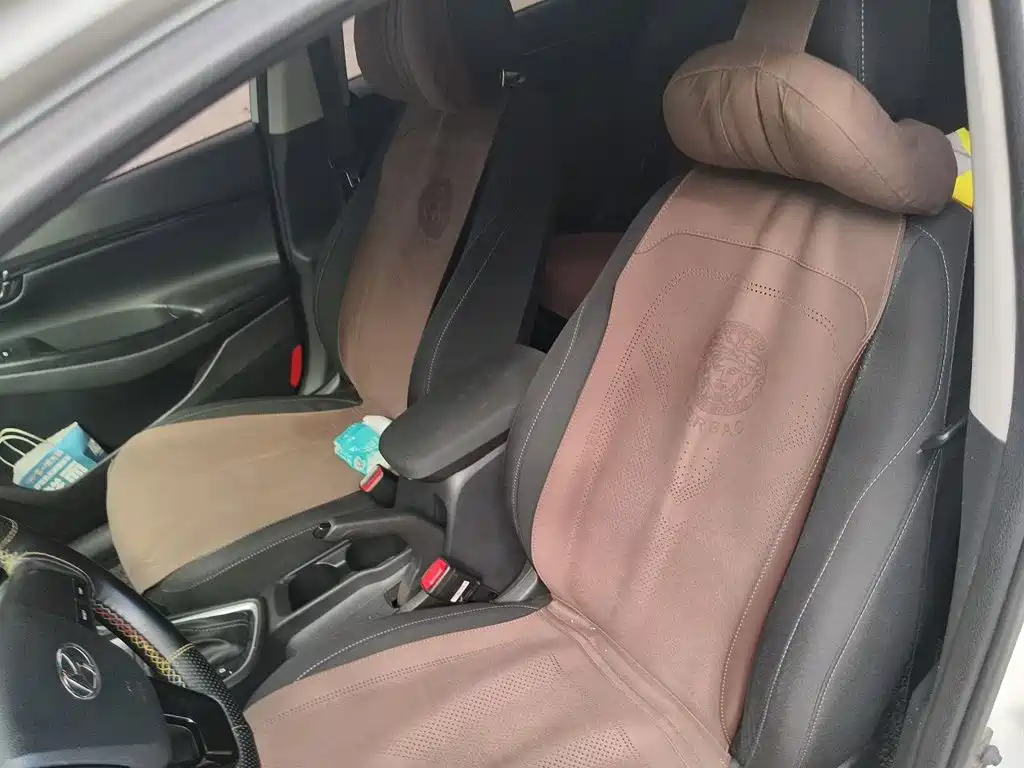 Hyundai Elantra — миниатюра 12