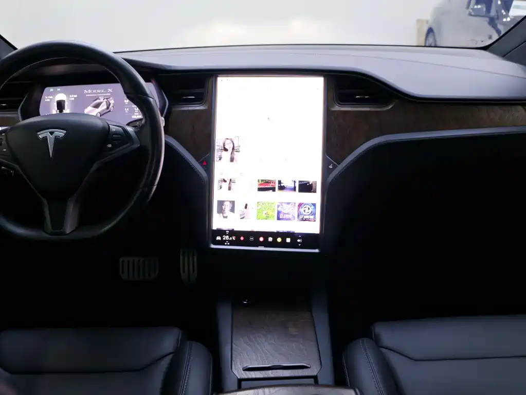 TESLA MODEL X