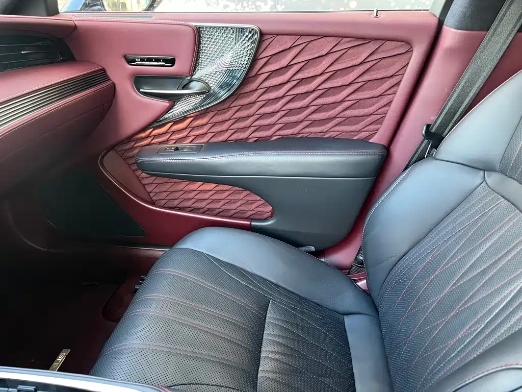 Lexus LS — миниатюра 16
