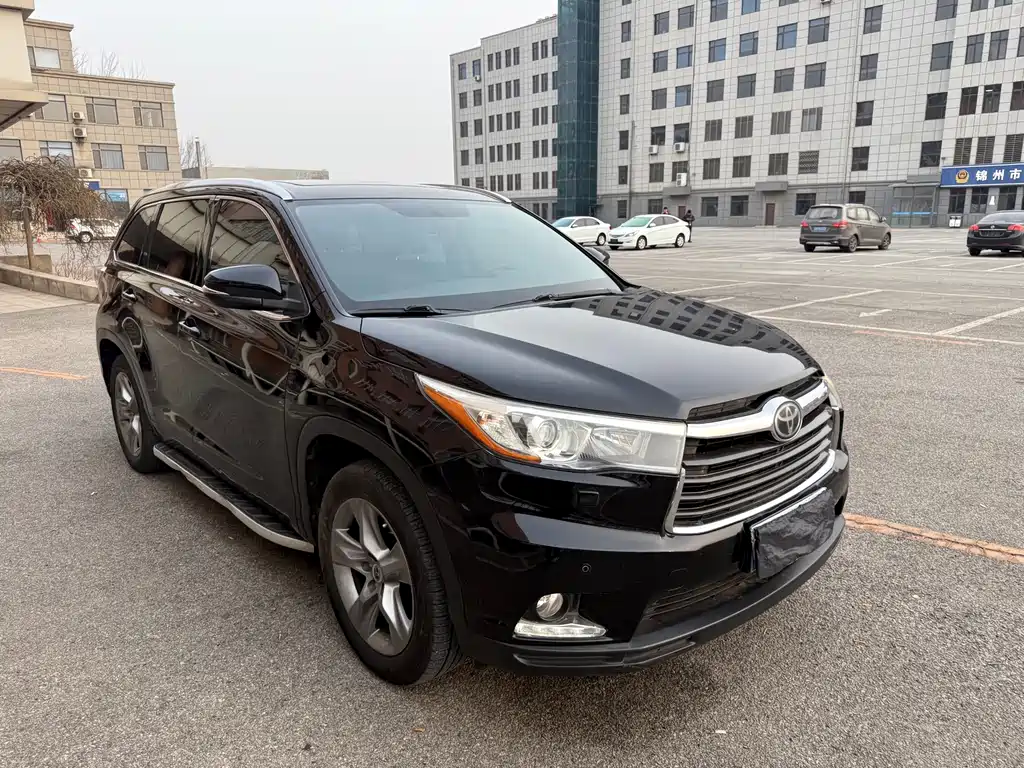 TOYOTA HIGHLANDER