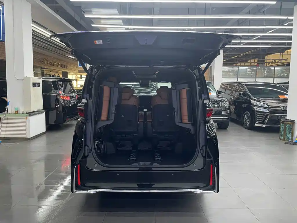 Toyota Vellfire — миниатюра 14
