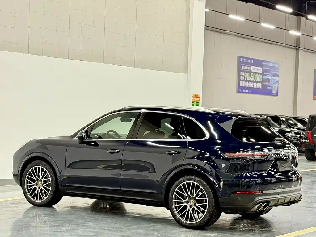 Porsche Cayenne — миниатюра 9