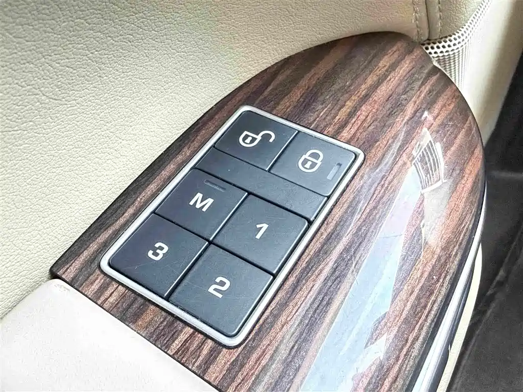 Land Rover Range Rover — миниатюра 12
