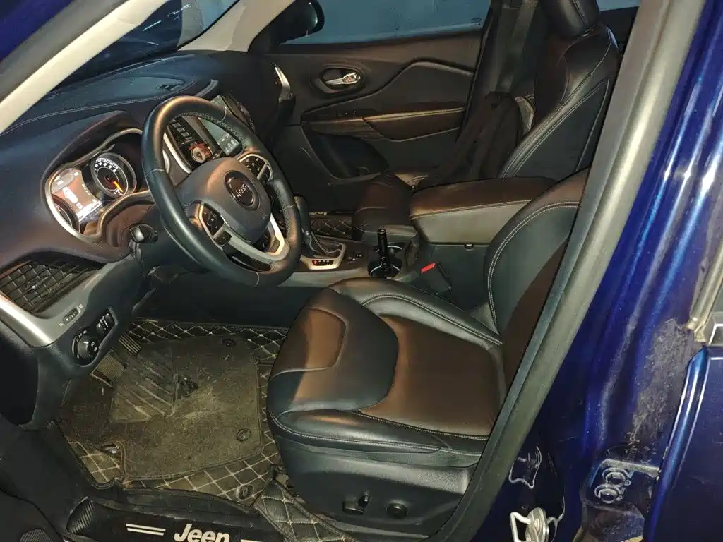 Jeep Cherokee — миниатюра 8
