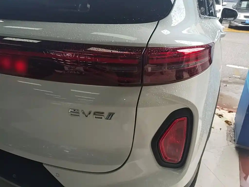 Skyworth EV6 — миниатюра 8