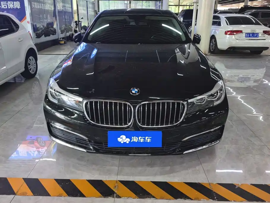 BMW 7 Series — миниатюра 2