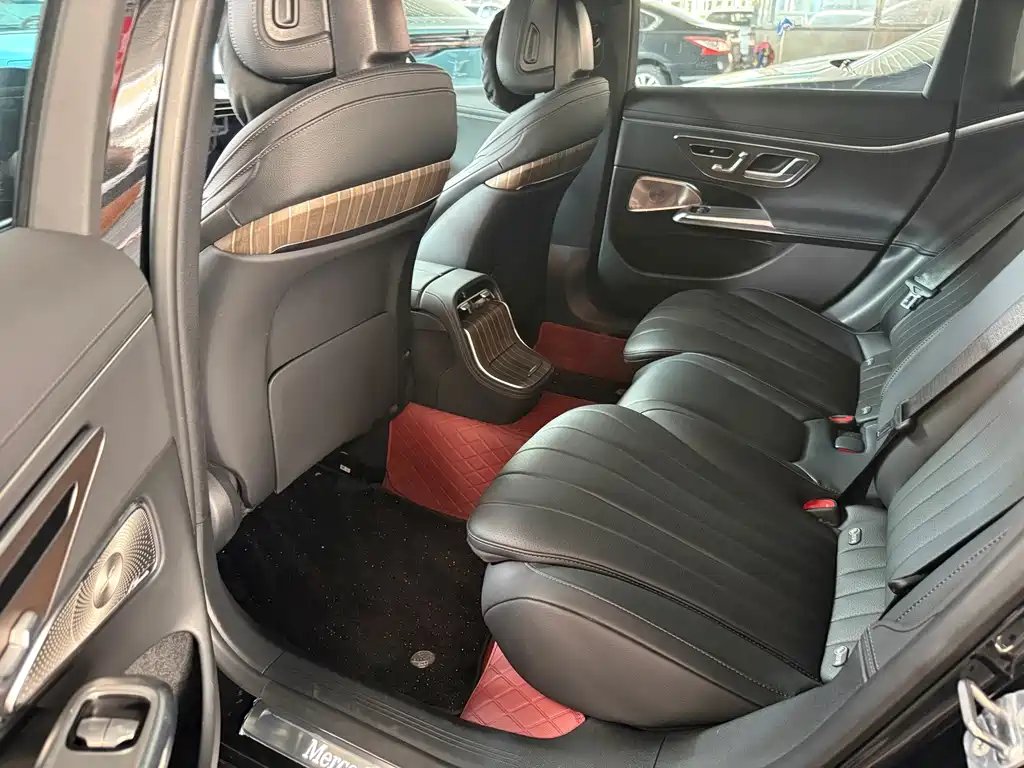 Mercedes-Benz E-Class — миниатюра 6