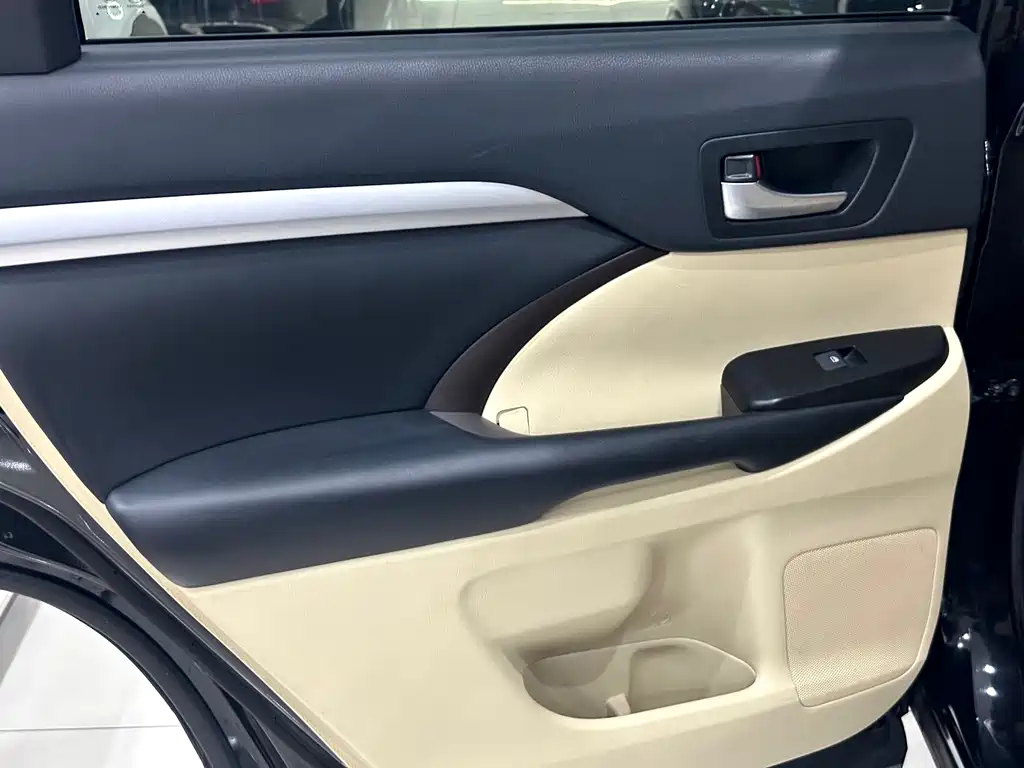 Toyota Highlander — миниатюра 18