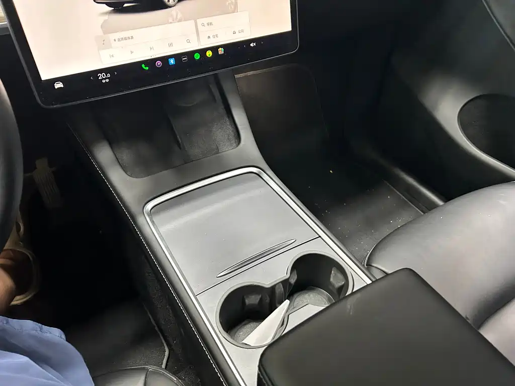 Tesla Model Y — миниатюра 11