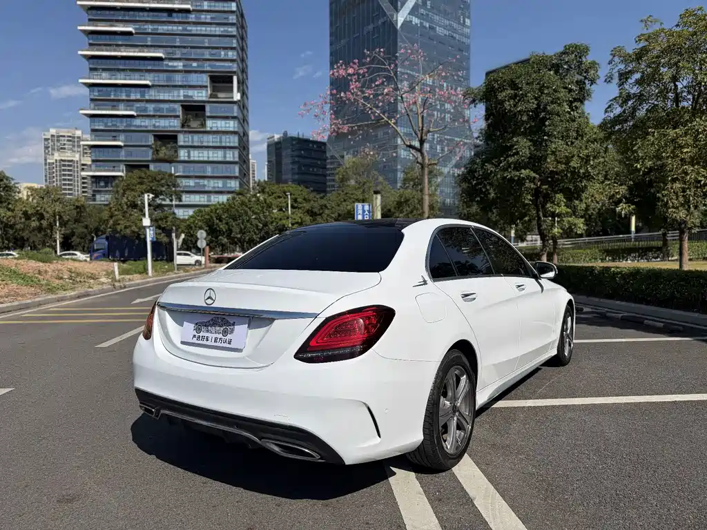 Mercedes-Benz C-Class — миниатюра 6