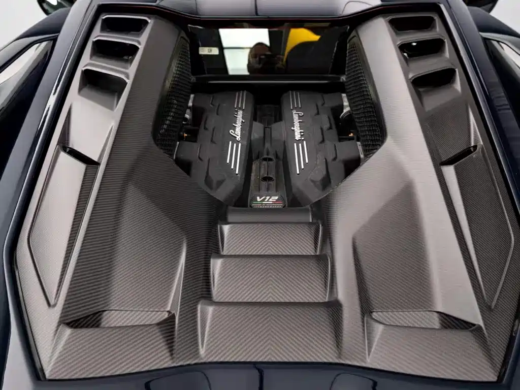 Lamborghini Revuelto — миниатюра 10