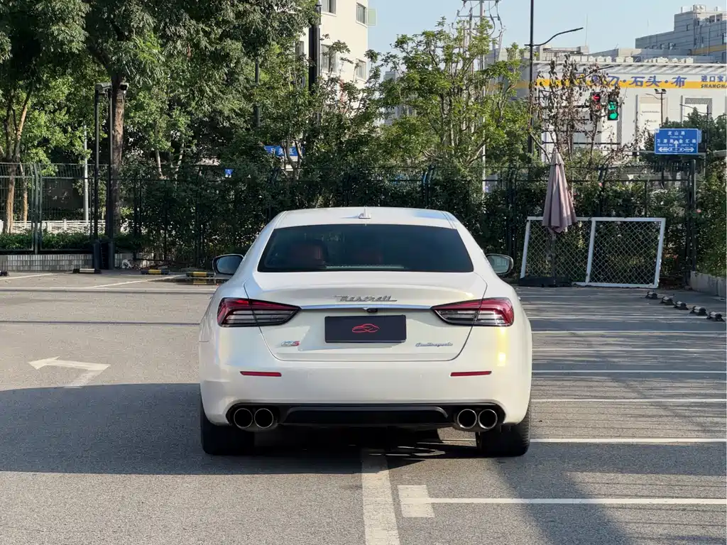 Maserati Quattroporte — миниатюра 4