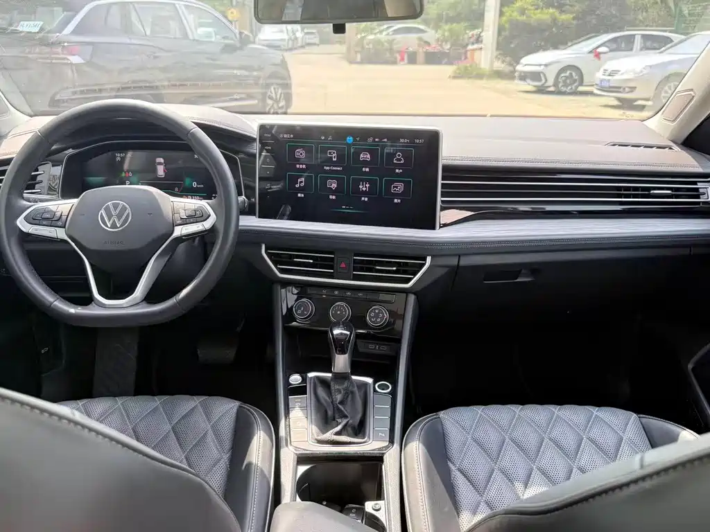 Volkswagen Sagitar 2024 300TSI DSG
