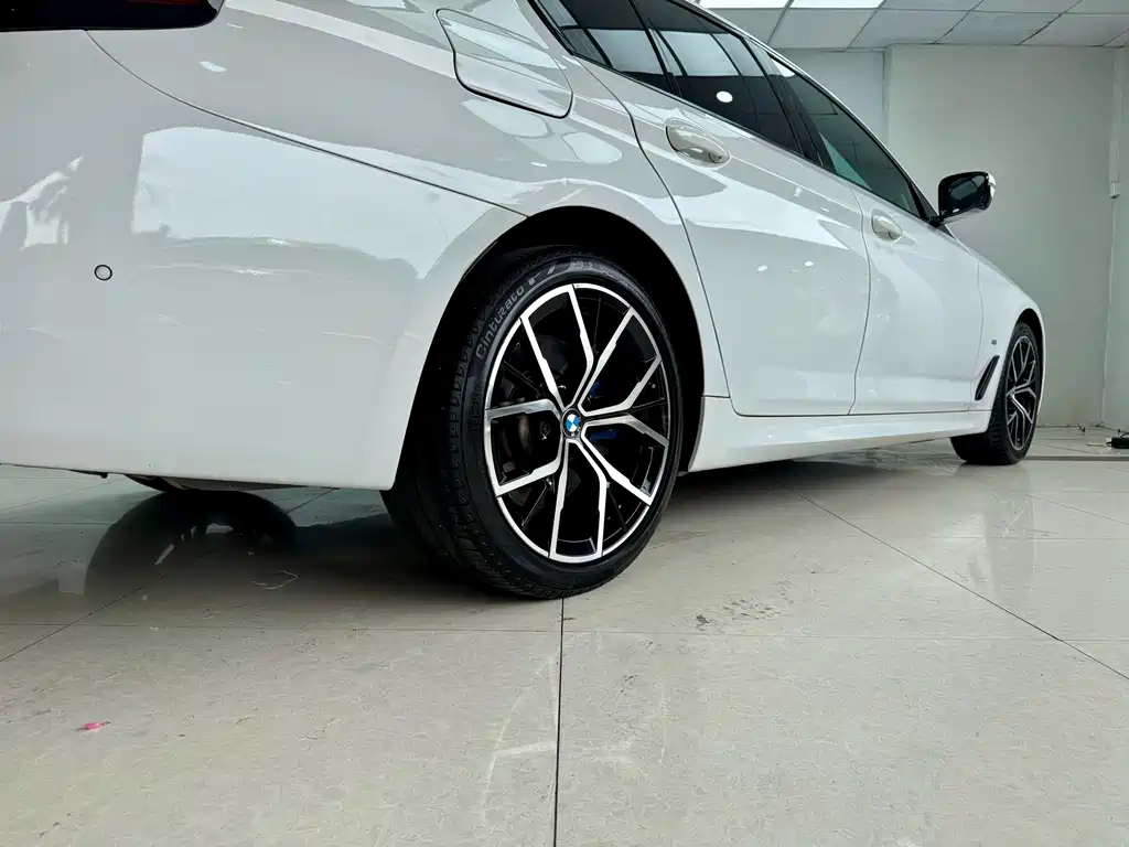 BMW 5 Series (Import) — миниатюра 21