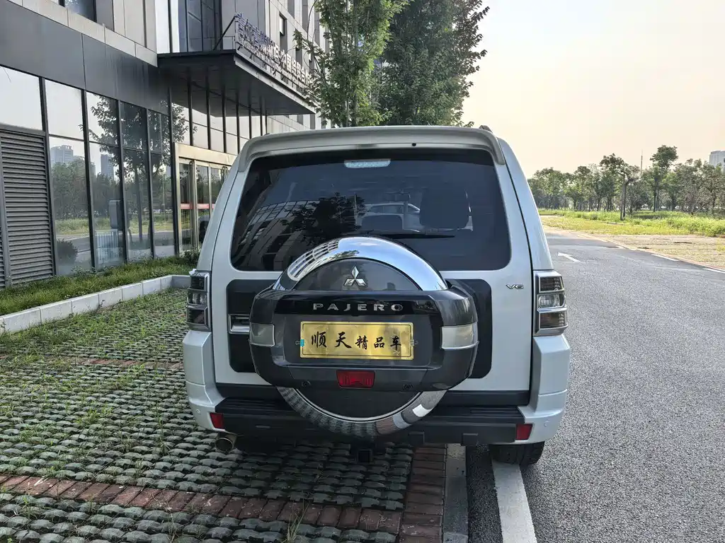 Mitsubishi Pajero (Import) - фото 6