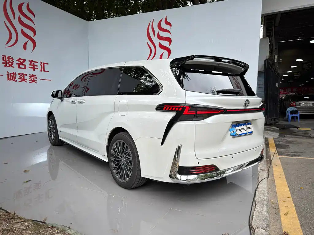Toyota Granvia — миниатюра 4