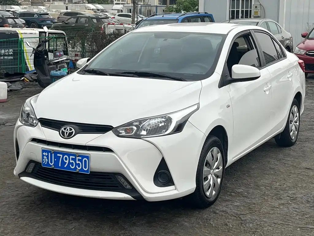 Toyota Yaris L 2021