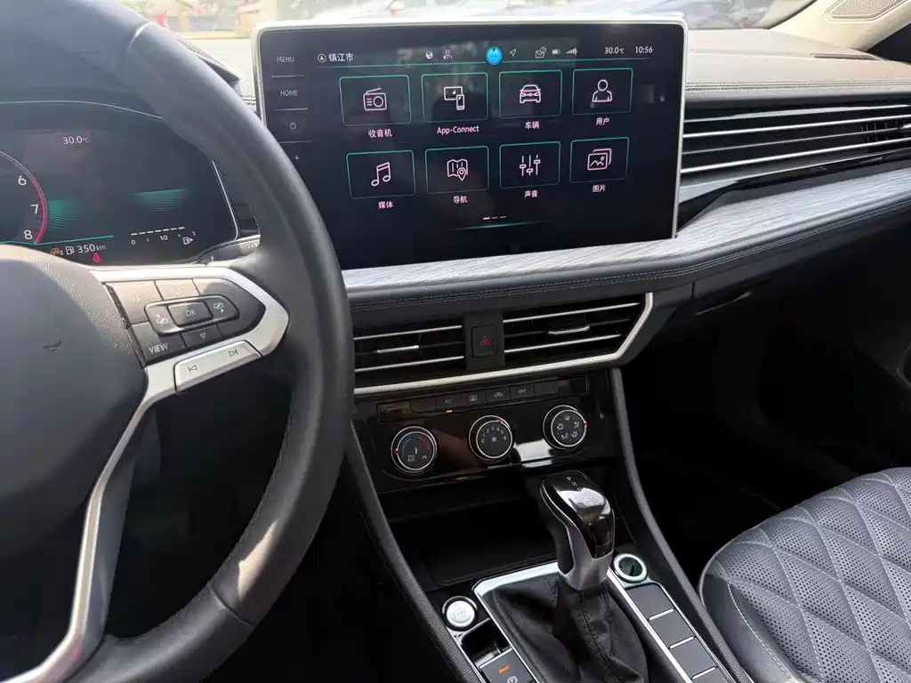 Volkswagen Sagitar 2024 300TSI DSG