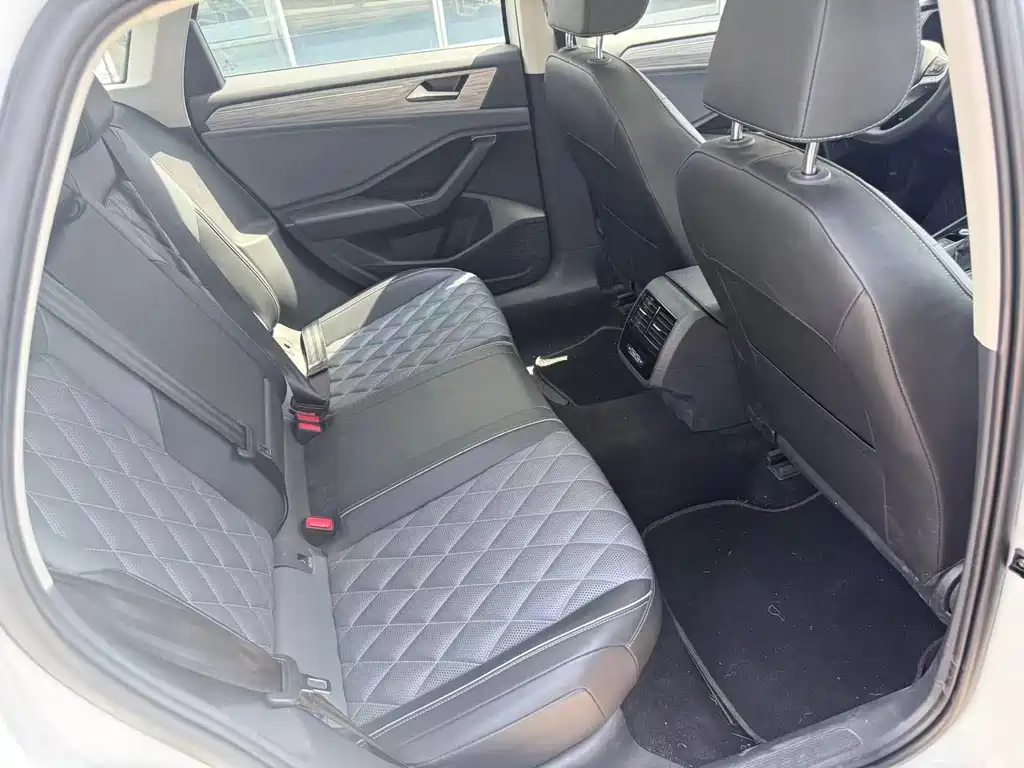 Volkswagen Sagitar 2024 300TSI DSG