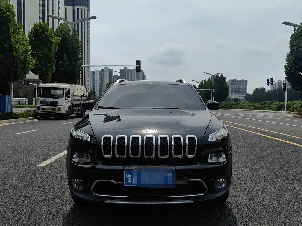 Jeep Cherokee — миниатюра 2