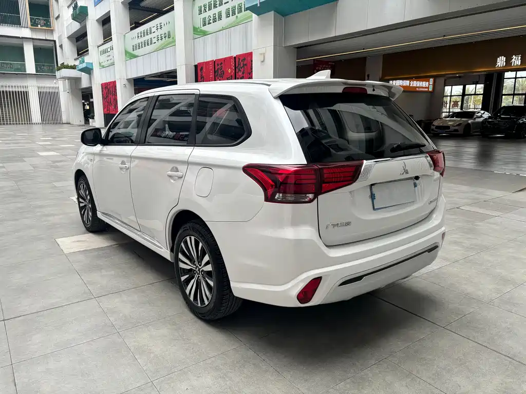 MITSUBISHI OUTLANDER