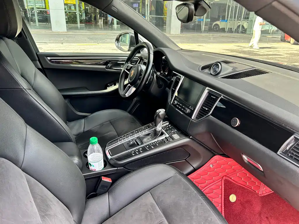 Porsche Macan — миниатюра 8