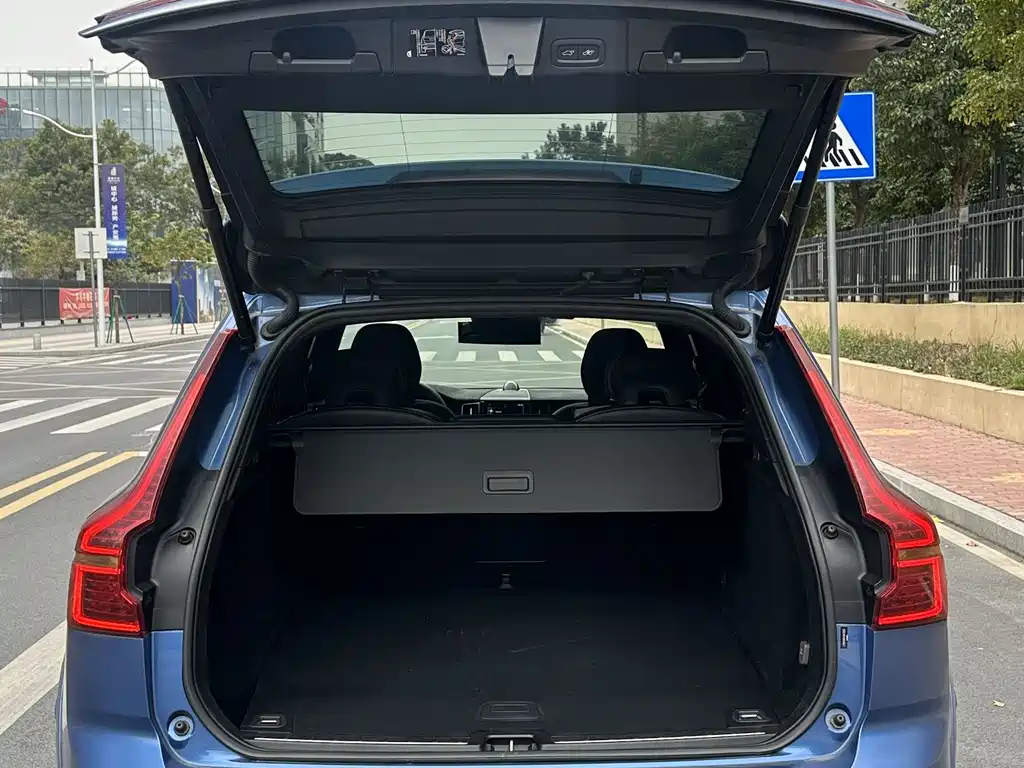 VOLVO XC60 PLUG IN HYBRID