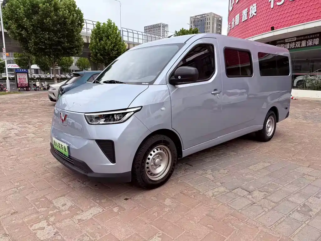 五菱扬光 2026款 440km 客车版舒适型 6座