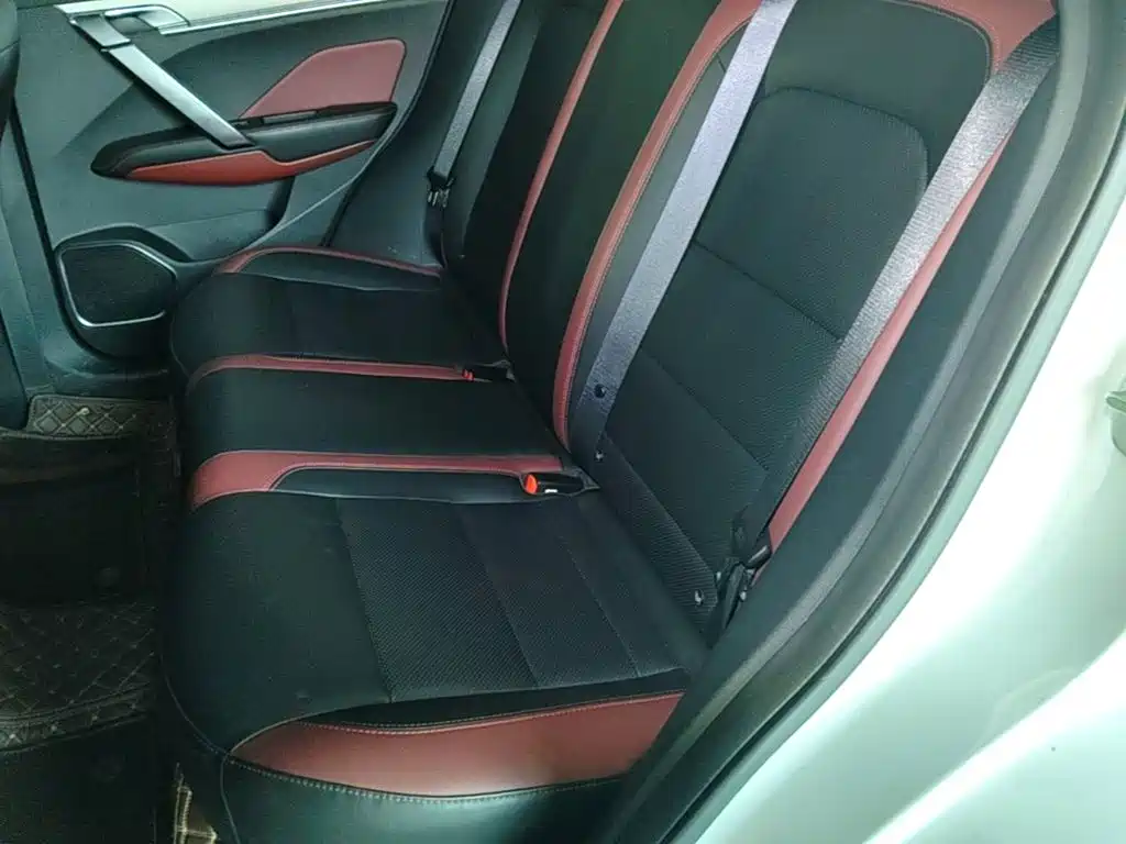 Geely Binyue — миниатюра 17