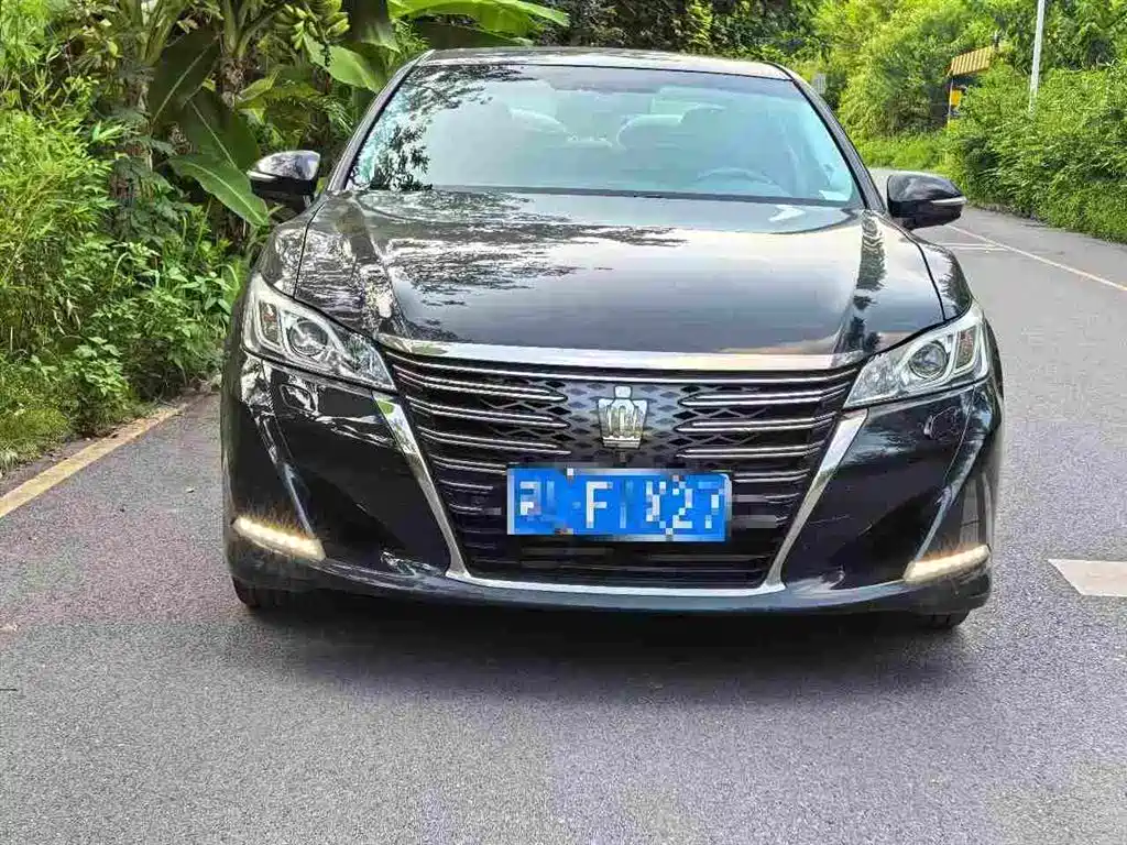 Toyota Crown — миниатюра 2