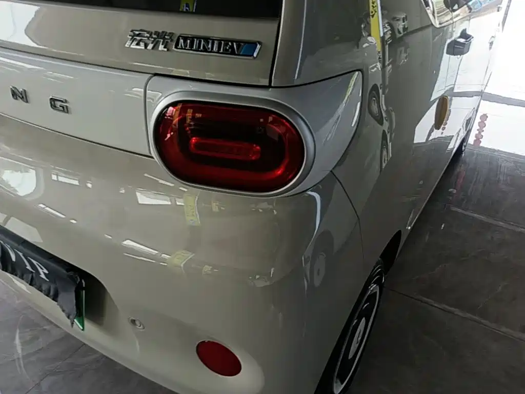 Wuling MINIEV — миниатюра 8