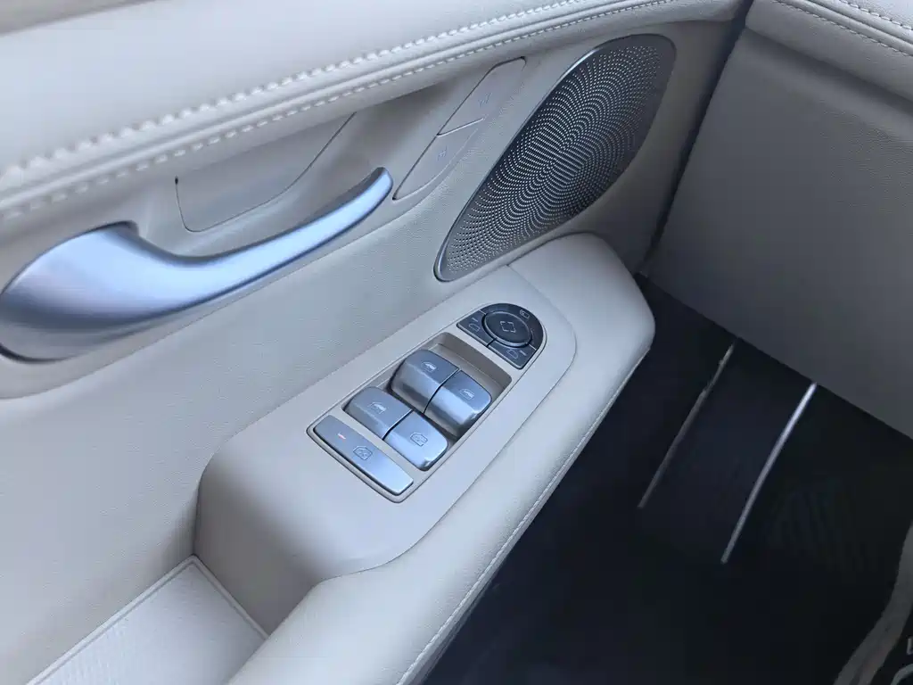 AITO ASK THE WORLD M5