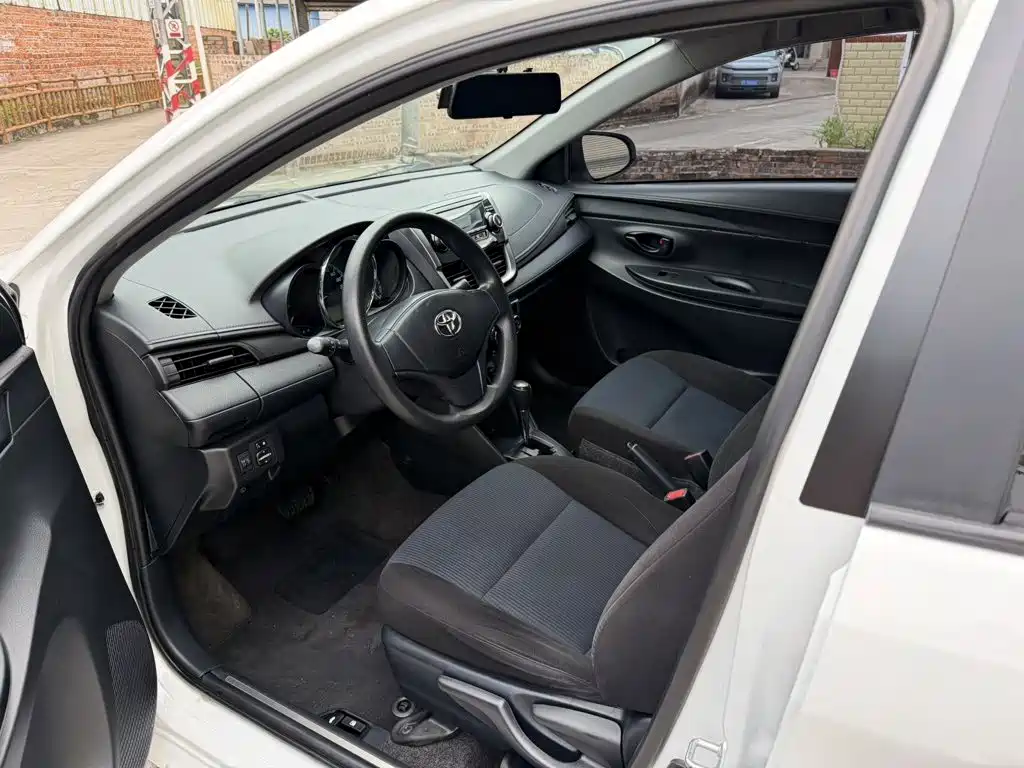 Toyota Yaris L — миниатюра 7