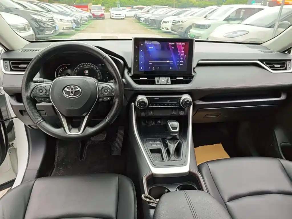 Toyota RAV4 — миниатюра 10