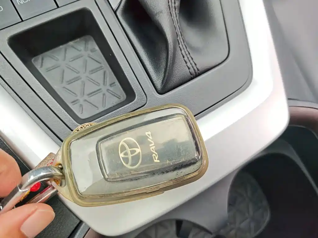 Toyota RAV4 — миниатюра 9