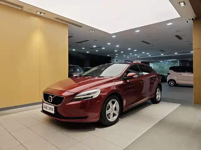 volvo v40