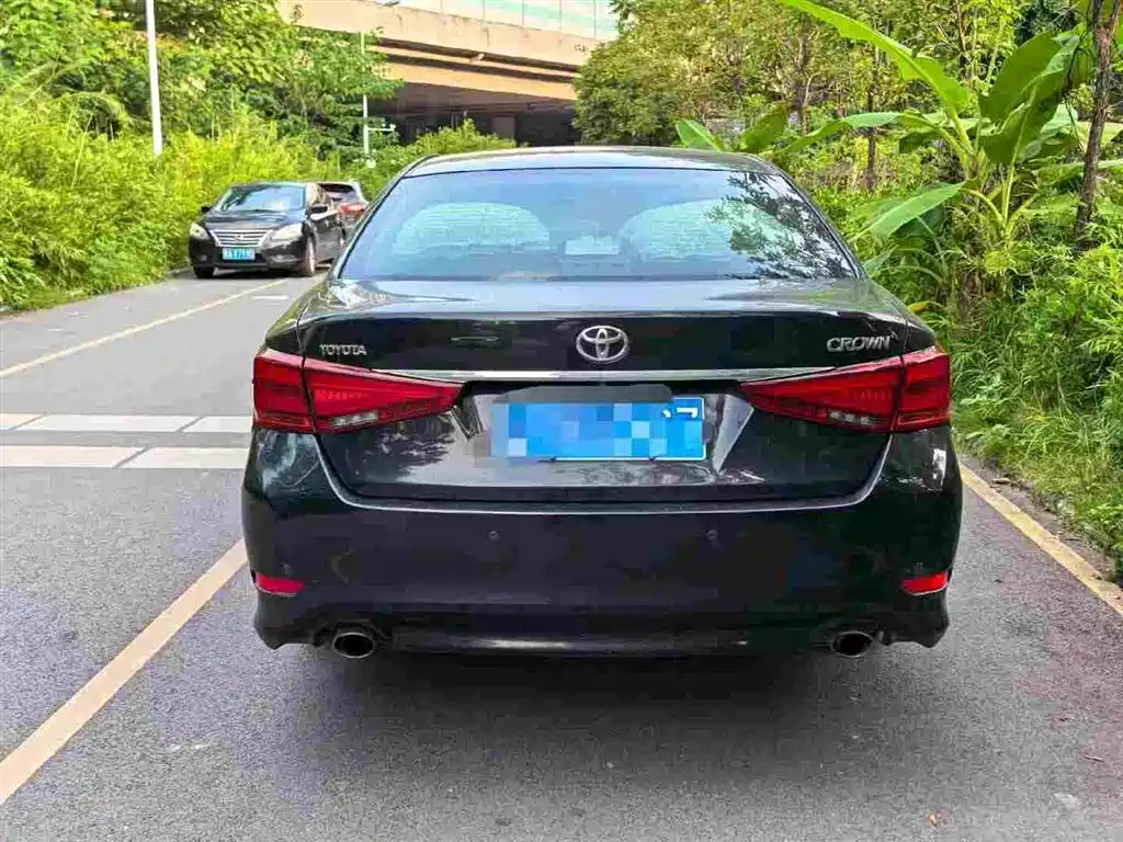 Toyota Crown — миниатюра 8