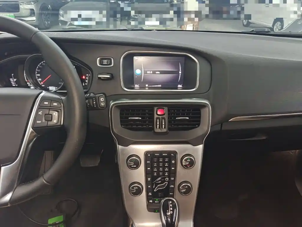 Volvo V40 — миниатюра 9