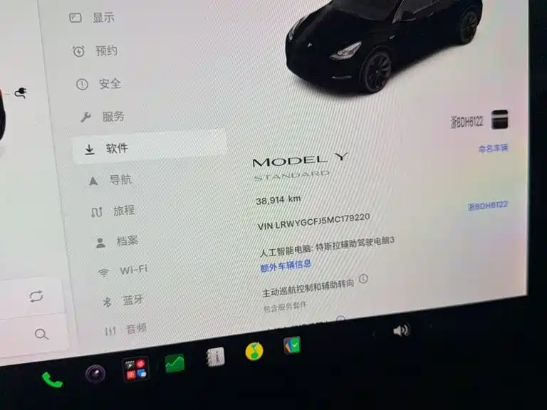 Tesla Model Y — миниатюра 5