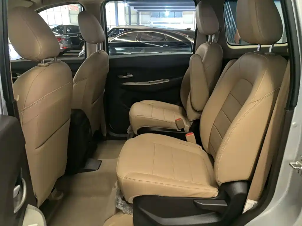 Wuling Hongguang — миниатюра 17