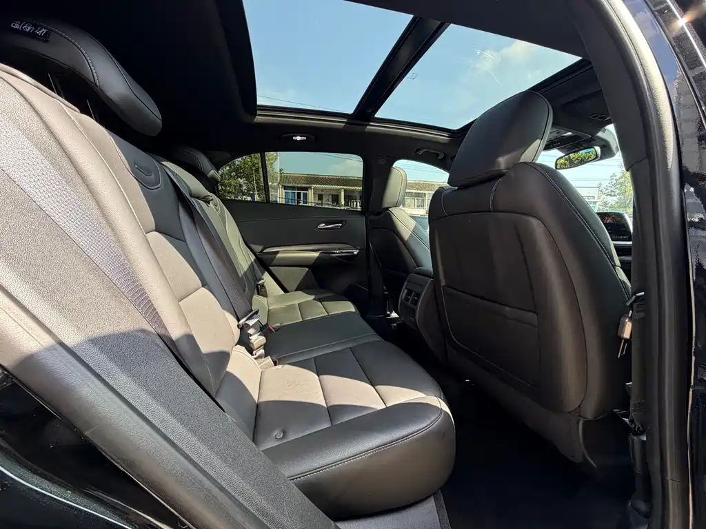 Cadillac XT4 — миниатюра 12