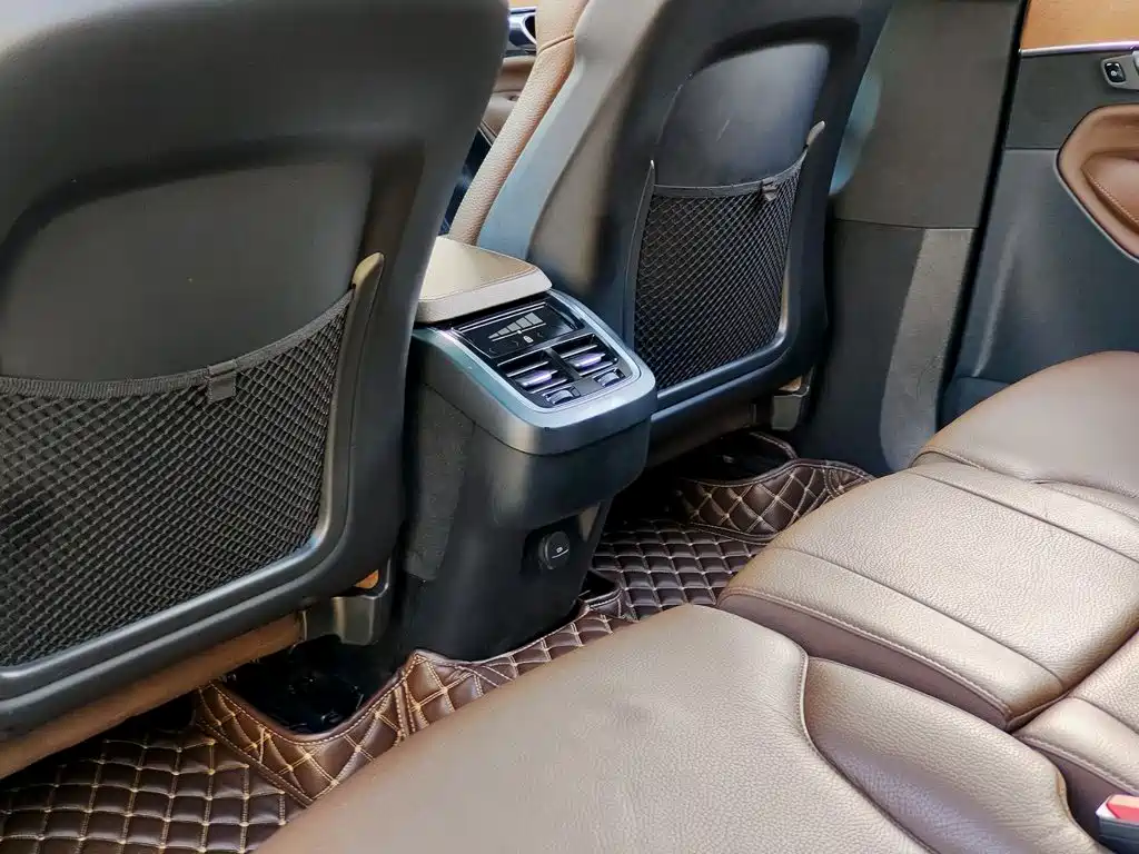 Volvo XC90 — миниатюра 9