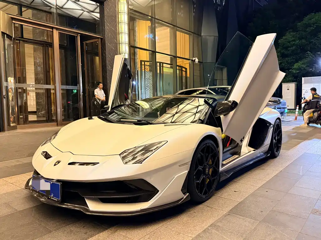 Lamborghini Aventador
