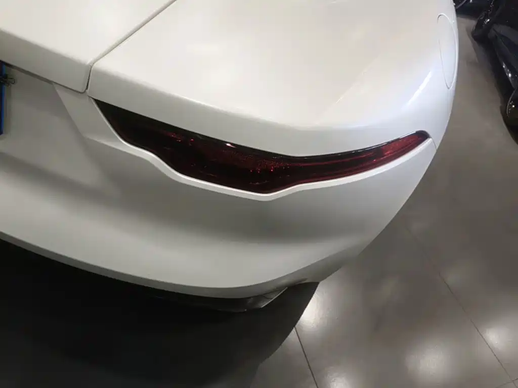 Jaguar F-Type 2024 P300 75