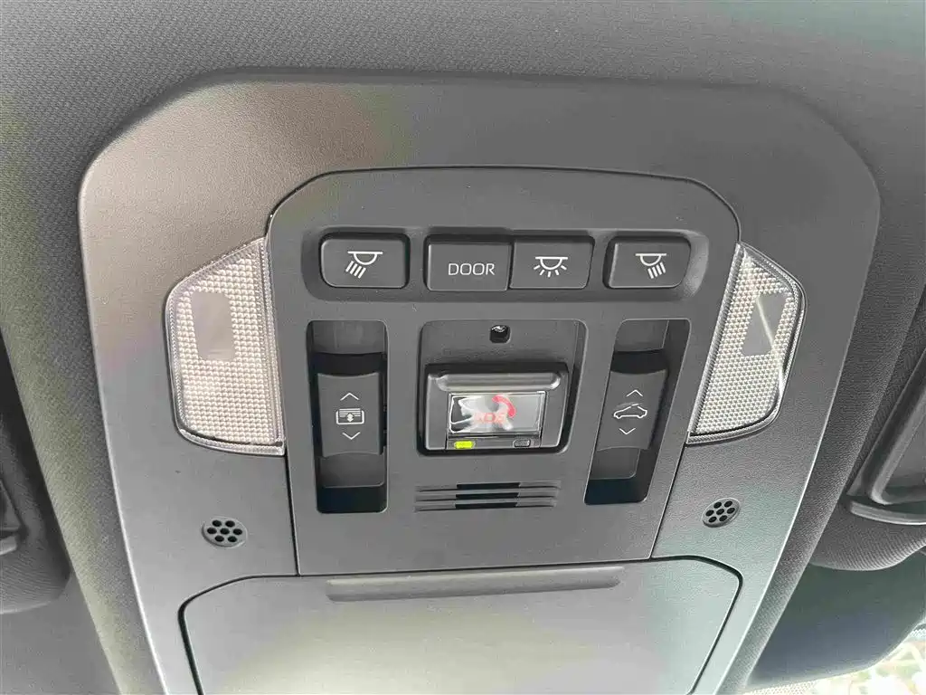 Toyota Crown Kluger — миниатюра 13